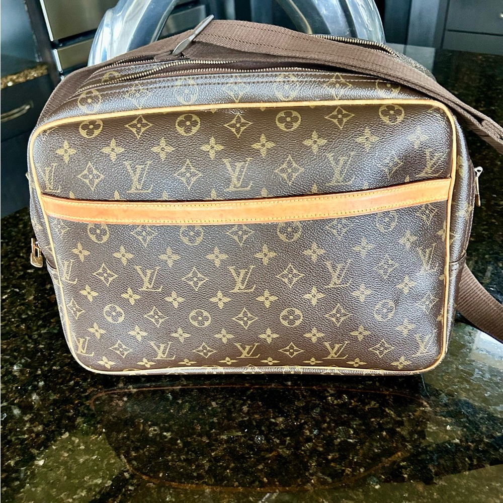 SOLD Louis Vuitton Reporter GM w/ Free LV Gift